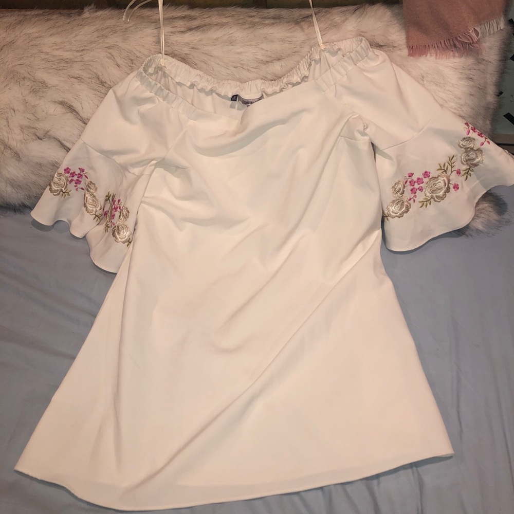 Off the shoulder Jennifer Lopez dress!